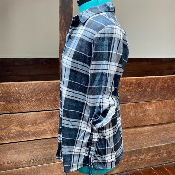 Love Potion Plaid Flannel Crop Convertible Button Down - Picture 3 of 12